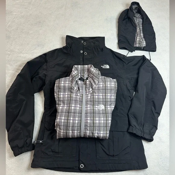 The North Face Women’s Black 2-in-1 Jacket – Size MDetachable Hood